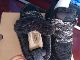 UGG Lowmel Negras Talla 38 Nuevas