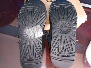 UGG Lowmel Negras Talla 38 Nuevas