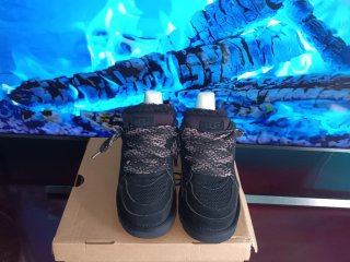 UGG Lowmel Negras Talla 38 Nuevas
