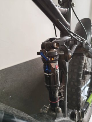 E-bike full suspension Olmo Cisa pedalata assistit