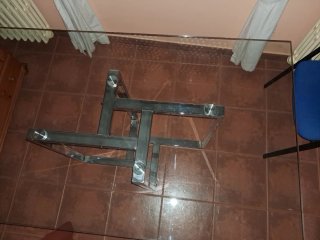 Mesa de cristal y metal