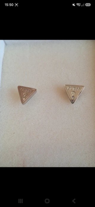 Pendientes Guess dorados y blancos nuevos