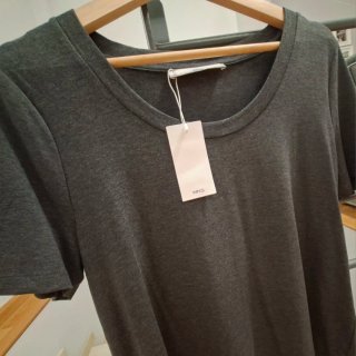 Mango Camiseta gris. Talla L