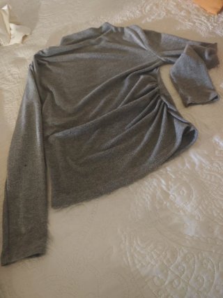 Jersey gris manga larga drapeado