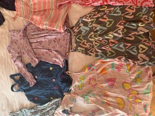 Lote Ropa Niña Vestidos y una romper denim