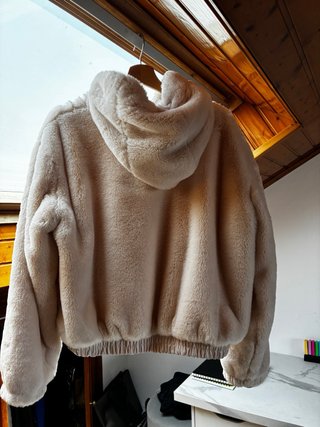 Chaqueta peluche suave beige