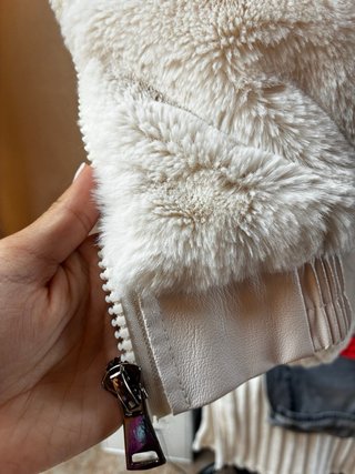 Chaqueta peluche suave beige