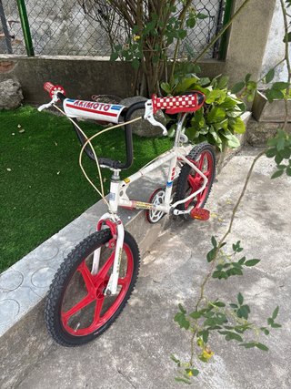 Bmx Akimoto Blanca y Roja
