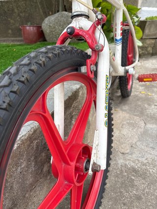 Bmx Akimoto Blanca y Roja