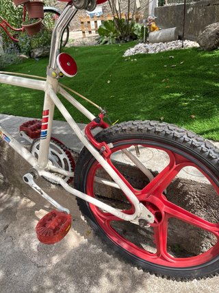 Bmx Akimoto Blanca y Roja