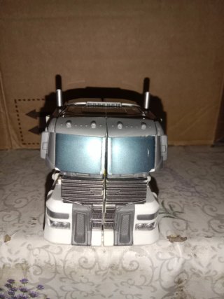 Transformers Optimus Prime Combiner Wars bianco