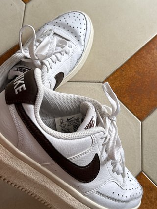 Scarpe Nike bianche e nere