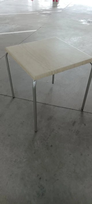 10 mesas 40 sillas 5 euros por silla y 5 por mesa