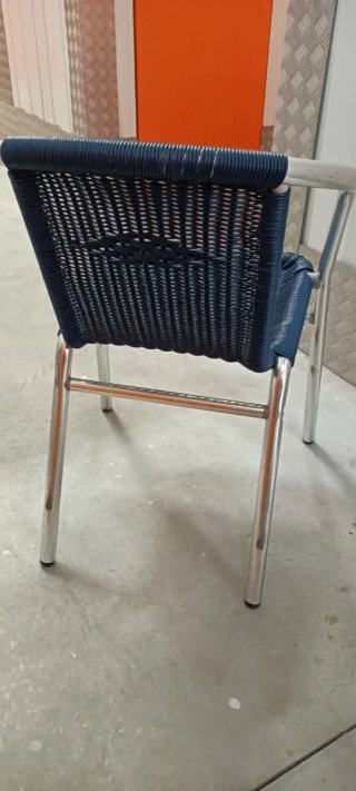 10 mesas 40 sillas 5 euros por silla y 5 por mesa