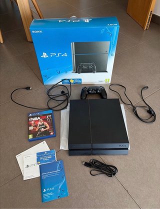 PS4 (PlayStation 4) Negra + NBA 2K17