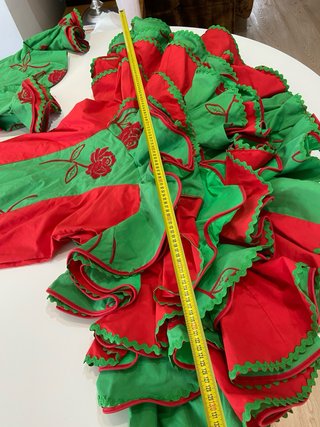 146.-Traje Sevillanas Verde y Rojo