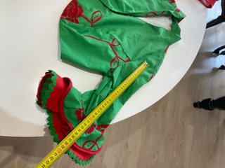 146.-Traje Sevillanas Verde y Rojo