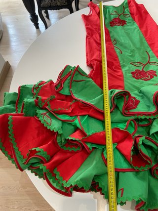 146.-Traje Sevillanas Verde y Rojo