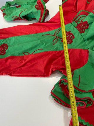 146.-Traje Sevillanas Verde y Rojo