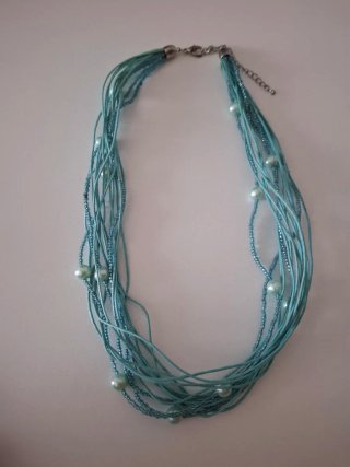 Lote 3 collares: perlas, cuentas y concha