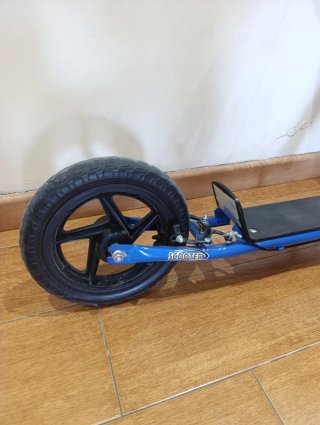 Patinete azul