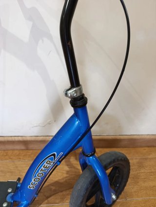 Patinete azul