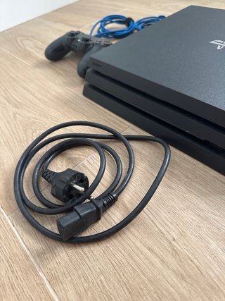 PS4 Pro 1TB + 4 Juegos + Mando (LEER DESCRIPCIÓN)