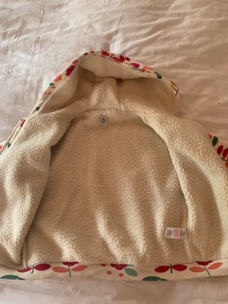 Chaqueta floral con capucha