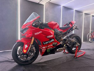 Ducati Panigale V4 Roja