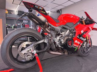 Ducati Panigale V4 Roja