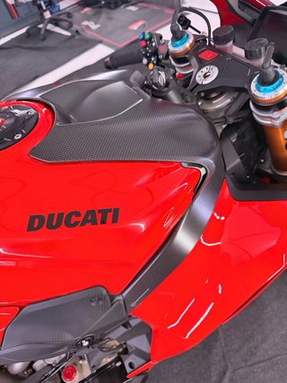 Ducati Panigale V4 Roja