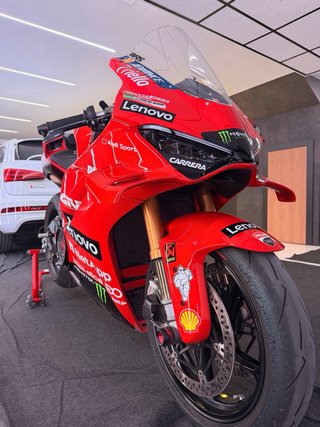 Ducati Panigale V4 Roja
