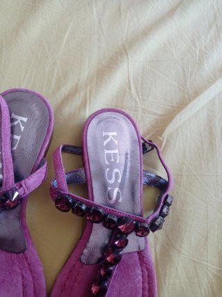 Sandalias Kess rosas con pedrería