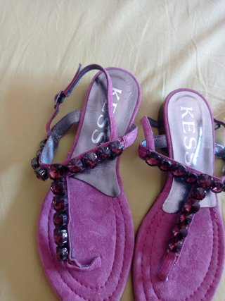 Sandalias Kess rosas con pedrería