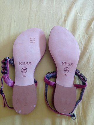 Sandalias Kess rosas con pedrería