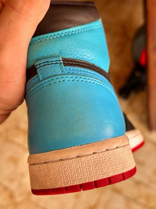 Nike Air Jordan 1 High UNC to Chicago