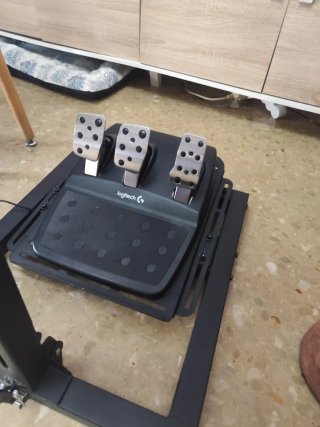 Volante Logitech + Soporte Wheel Stand Lite