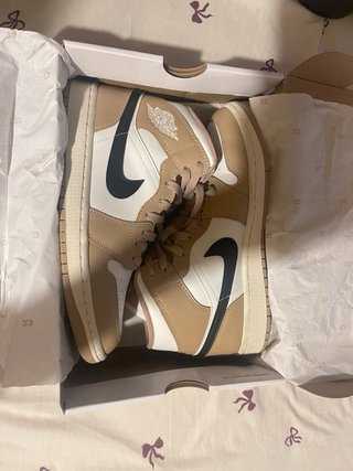 Jordan 1 Mid Beige Blanco