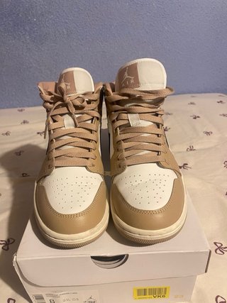 Jordan 1 Mid Beige Blanco