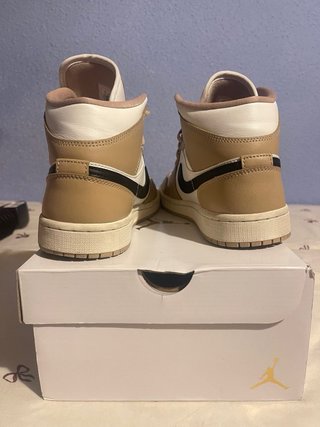 Jordan 1 Mid Beige Blanco