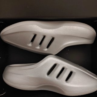 Zuecos Adidas Blancos