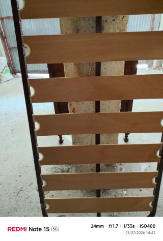 Cama antigua de madera 90