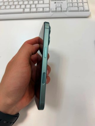 iPhone 16 Verde