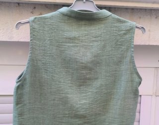 Camisa verde sin mangas