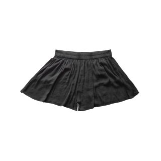 Short negro satinado efecto falda.