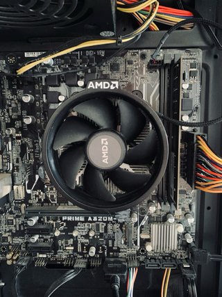 PC AMD Ryzen + Monitor HP Full HD + Corsair K55