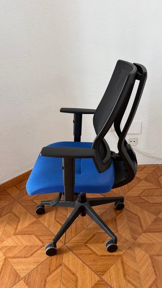 Silla de escritorio con ruedas azul
