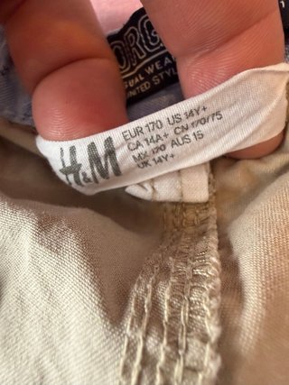 Bermudas H&M niño beige