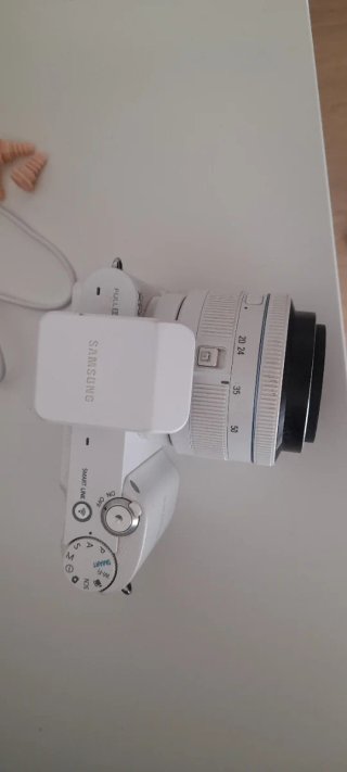 Cámara compacta Samsung NX1000 Retro Blanca