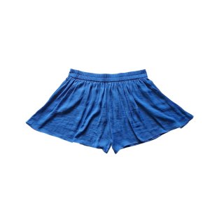 Short azul satinado efecto falda.
